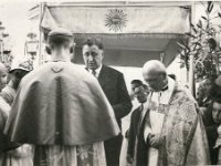 Euharistijski kongres u Petrinji 13.-15. kolovoza 1938. godine (leđima okrenut dr. Alojzije Stepinac)